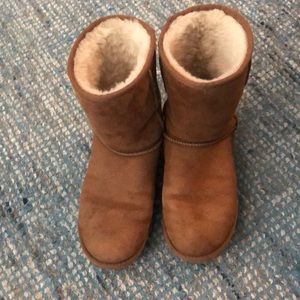 Genuine UGG Classic Short Winter boot Chestnut Size 8